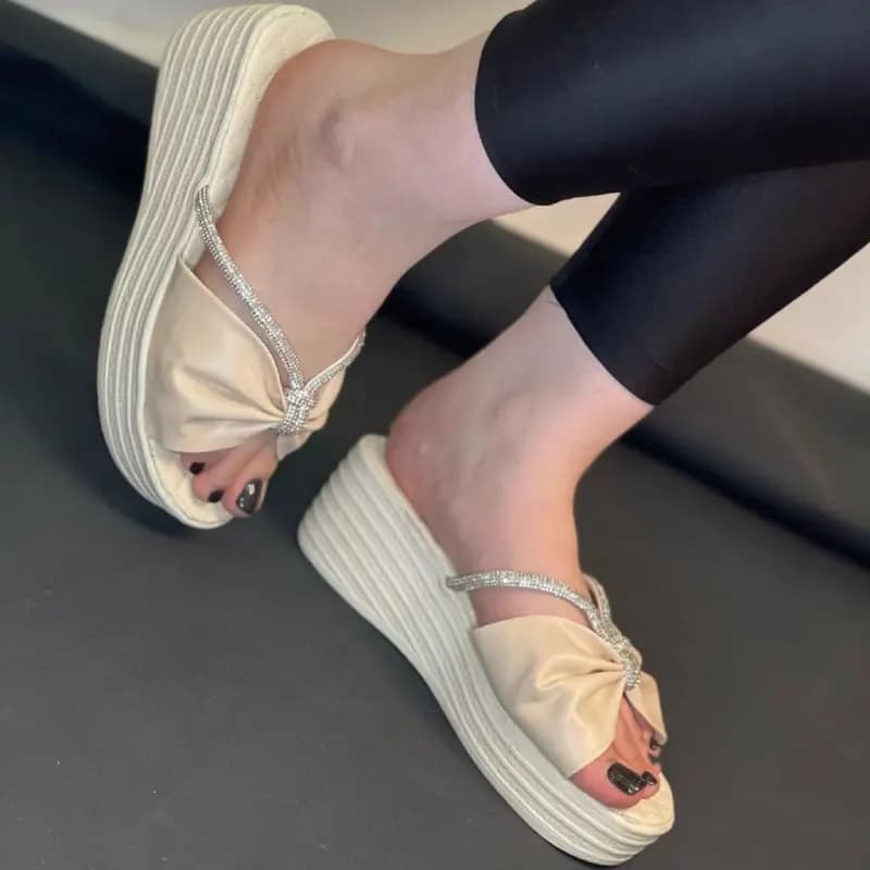 صندل لژدار زنانه پروانه نگینی — تصویر ۶