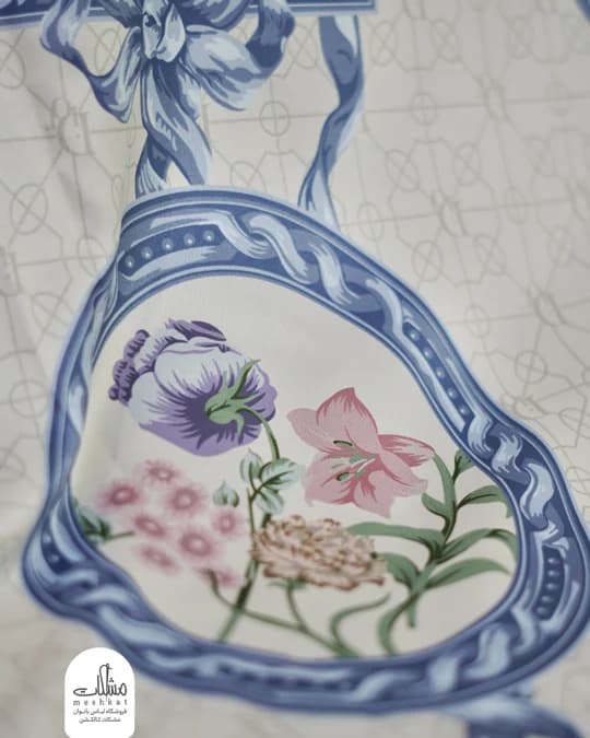 روسری ابریشم توییل تابلوی گل — تصویر ۴