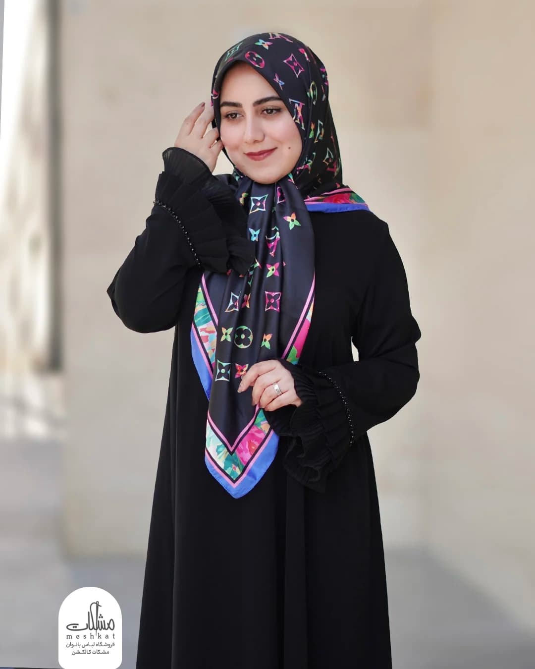 روسری ابریشم توییل ال وی رنگین کمان — تصویر ۴
