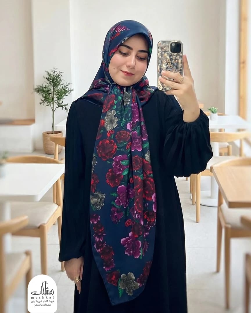 روسری ابریشم توییل طرح گلستان — تصویر ۳