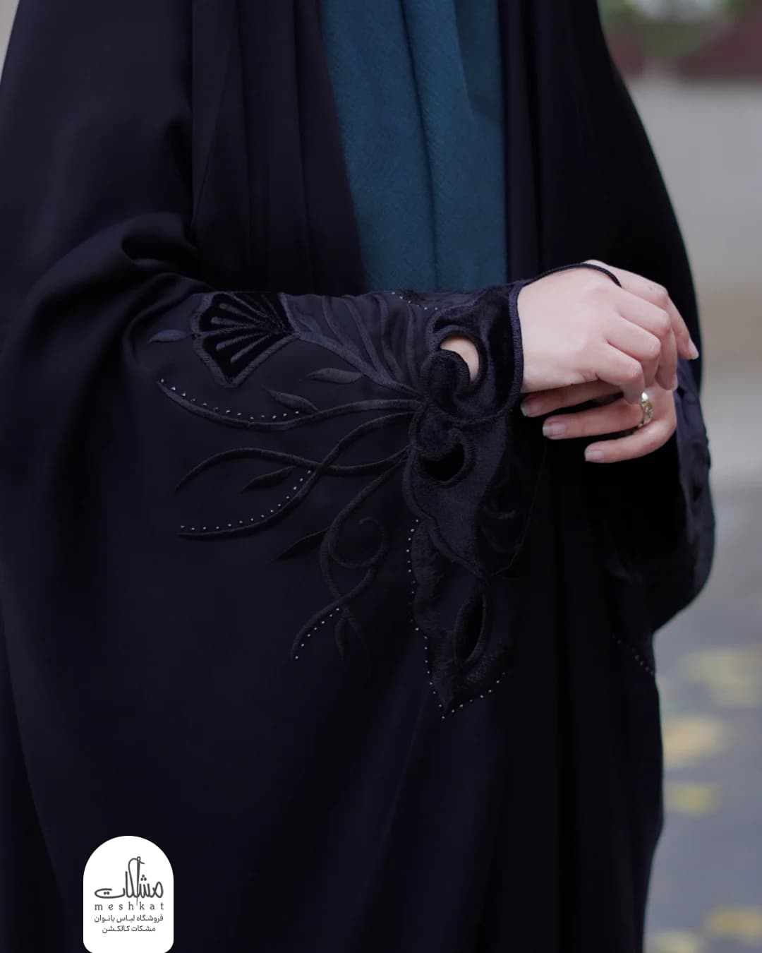 چادر مجلسی گلدوزی شقایق — تصویر ۳