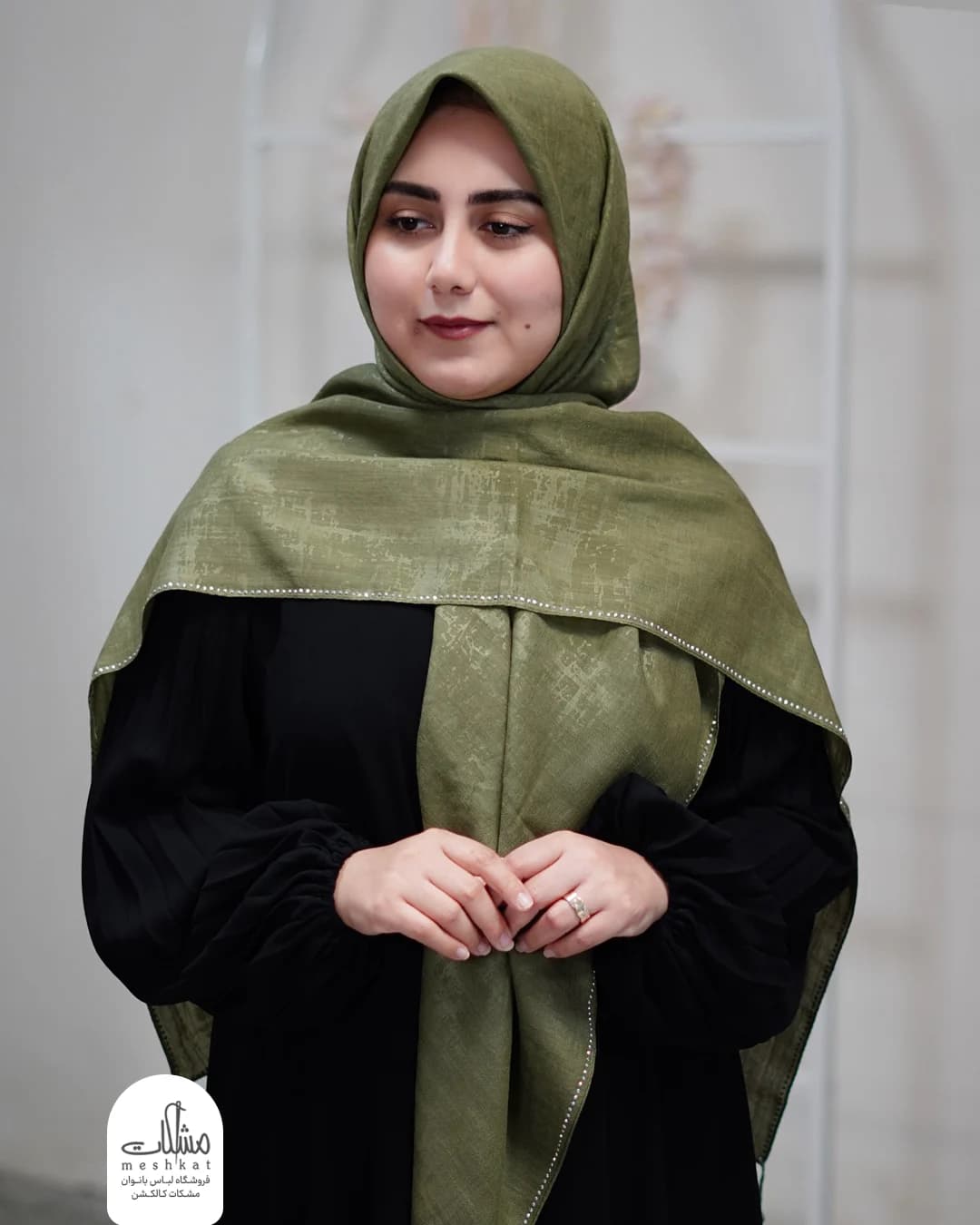 روسری اسلپ نگین دار طرح پتینه — تصویر ۳