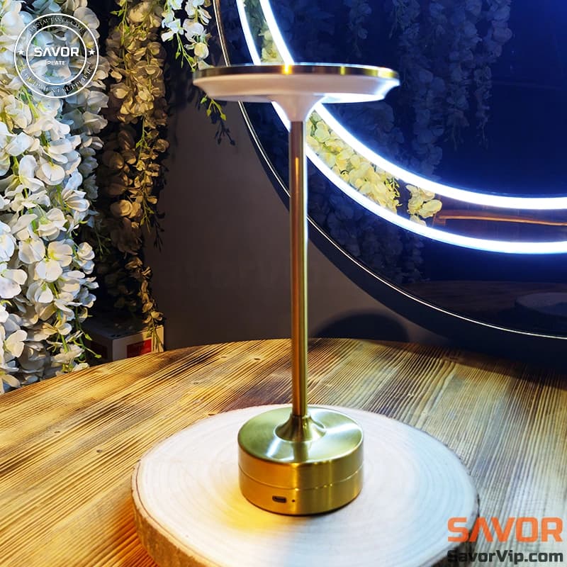 چراغ رومیزی شارژی مدل G50 رنگ طلایی — تصویر ۹