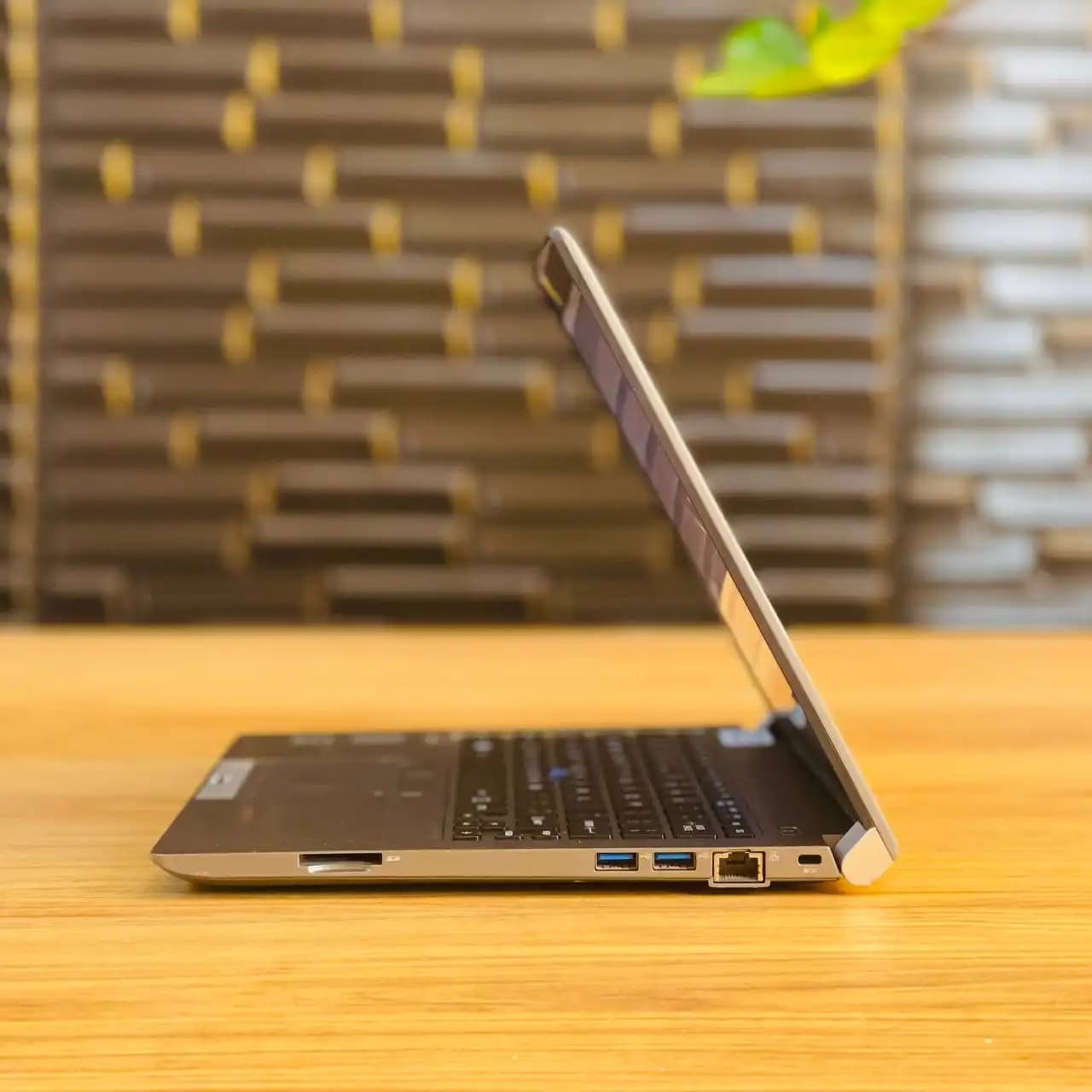 لپ تاپ Toshiba Z30T-C Touch Screen — تصویر ۳