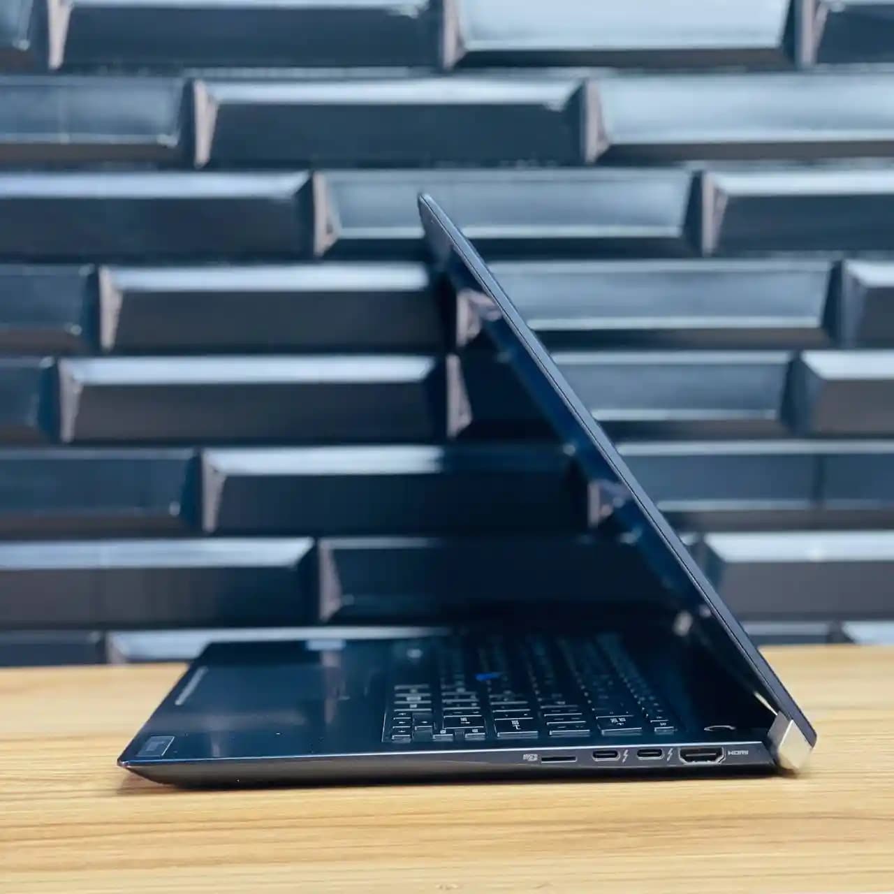 لپتاپ Toshiba Portege X40-F Touch — تصویر ۳