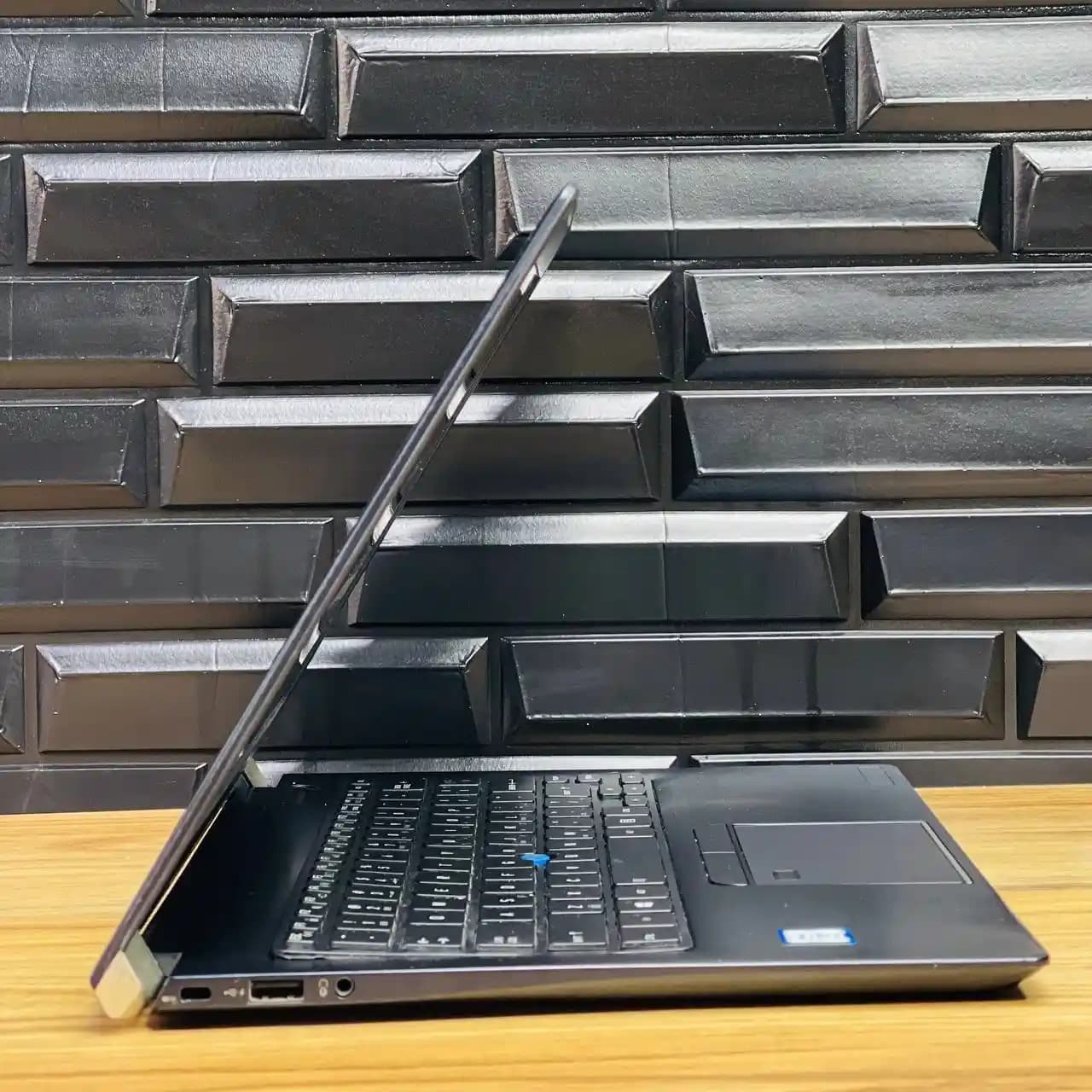 لپ‌تاپ Toshiba Portege X30-E Touch — تصویر ۸