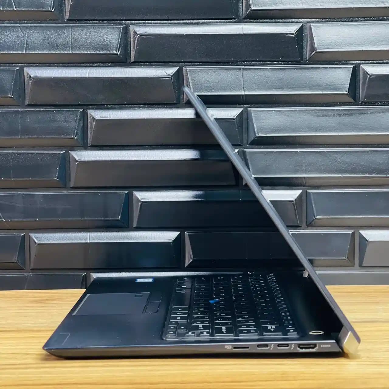 لپ‌تاپ Toshiba Portege X30-E Touch — تصویر ۶