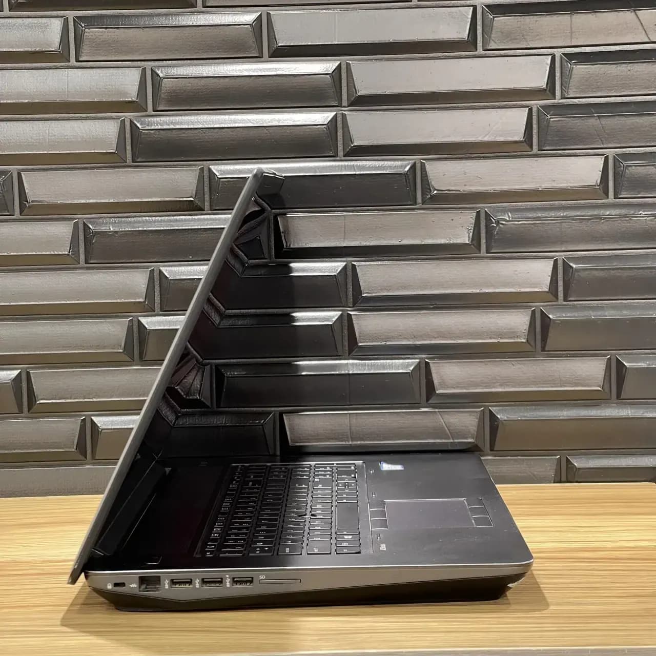 لپ تاپ hp zbook 17 g4 با حافظه 512SSD — تصویر ۳