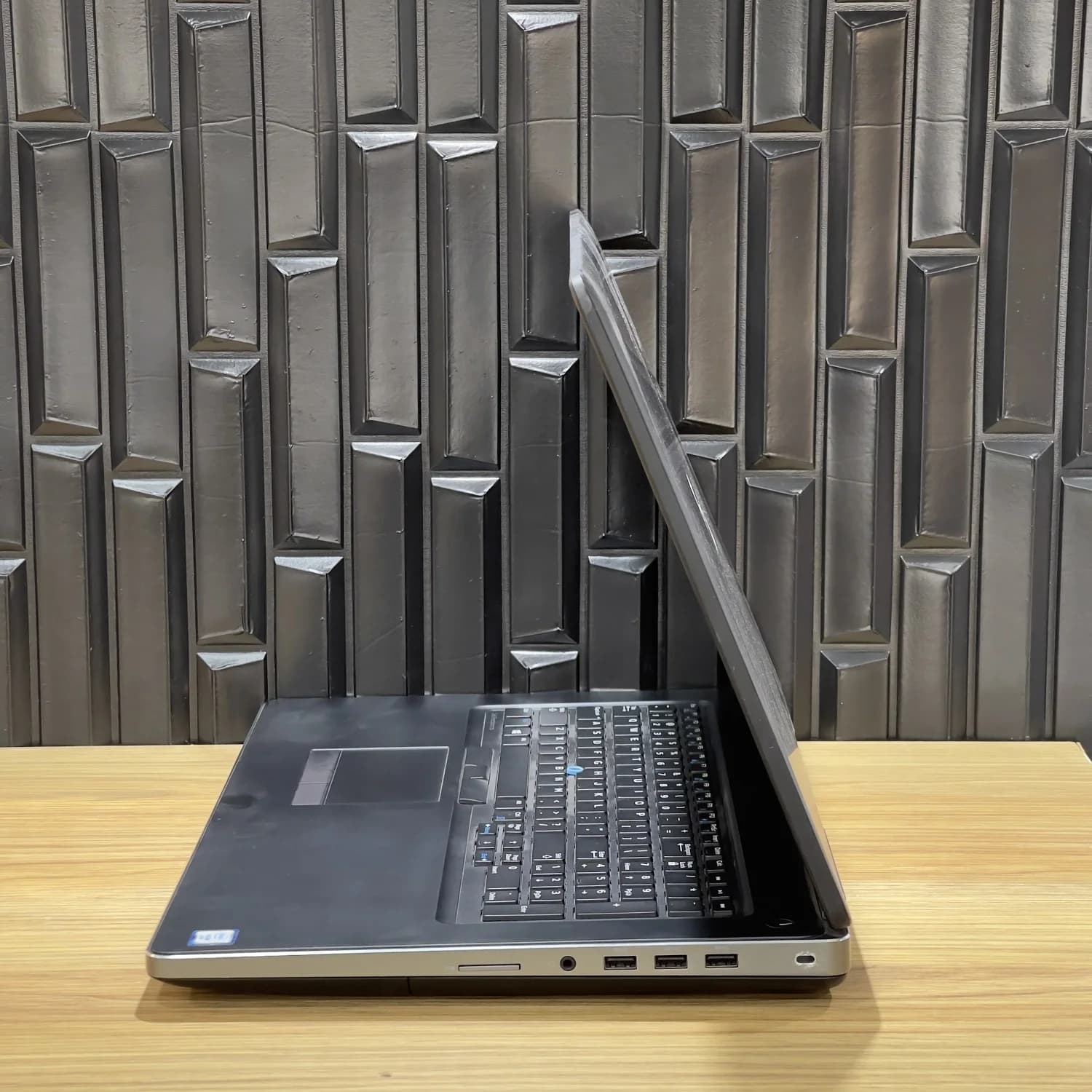 لپ تاپ 17.3 اینچ / Dell Precision 7710 — تصویر ۶