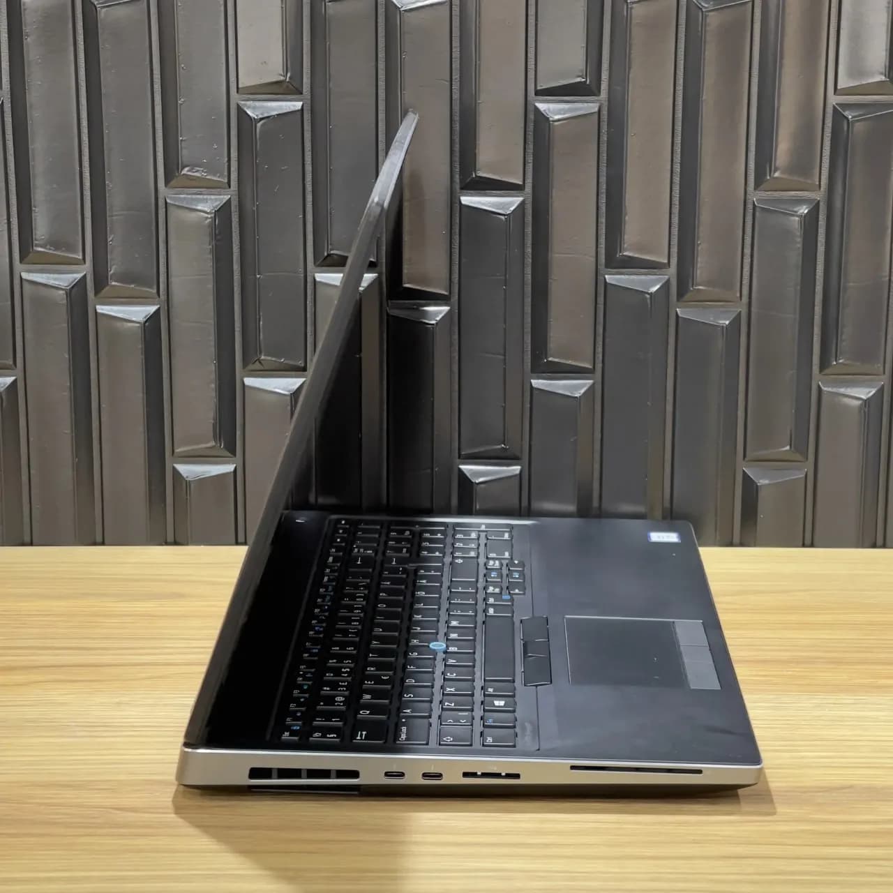 لپ تاپ 17.3 اینچ / Dell Precision 7710 — تصویر ۳