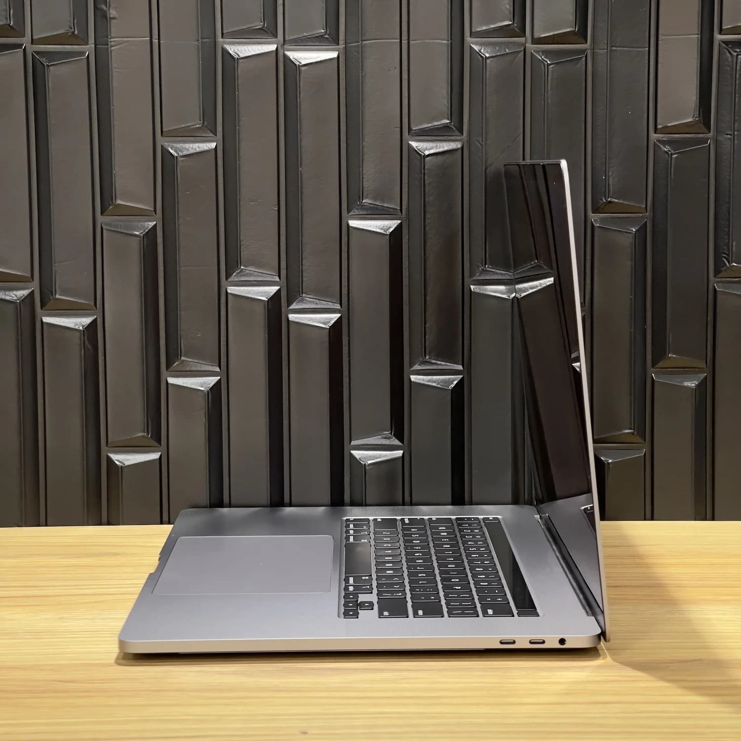لپ تاپ مک بوک پرو Apple MacBook Pro 2019 — تصویر ۸