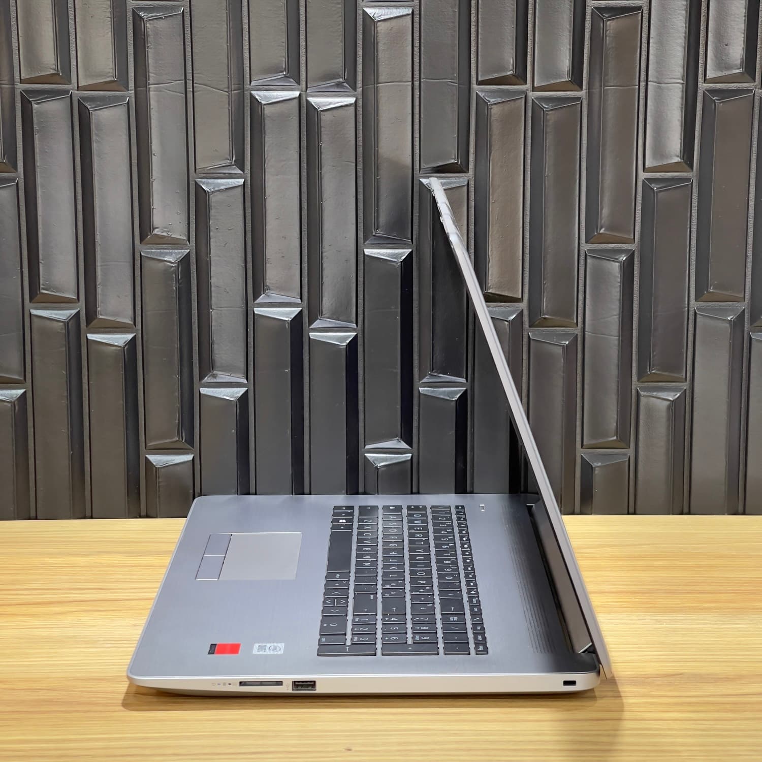 لپ‌تاپ 17 اینچی HP ProBook 470 G7 — تصویر ۴
