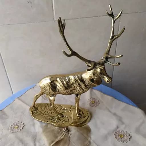مجسمه برنزي گوزن بزرگ — تصویر ۲