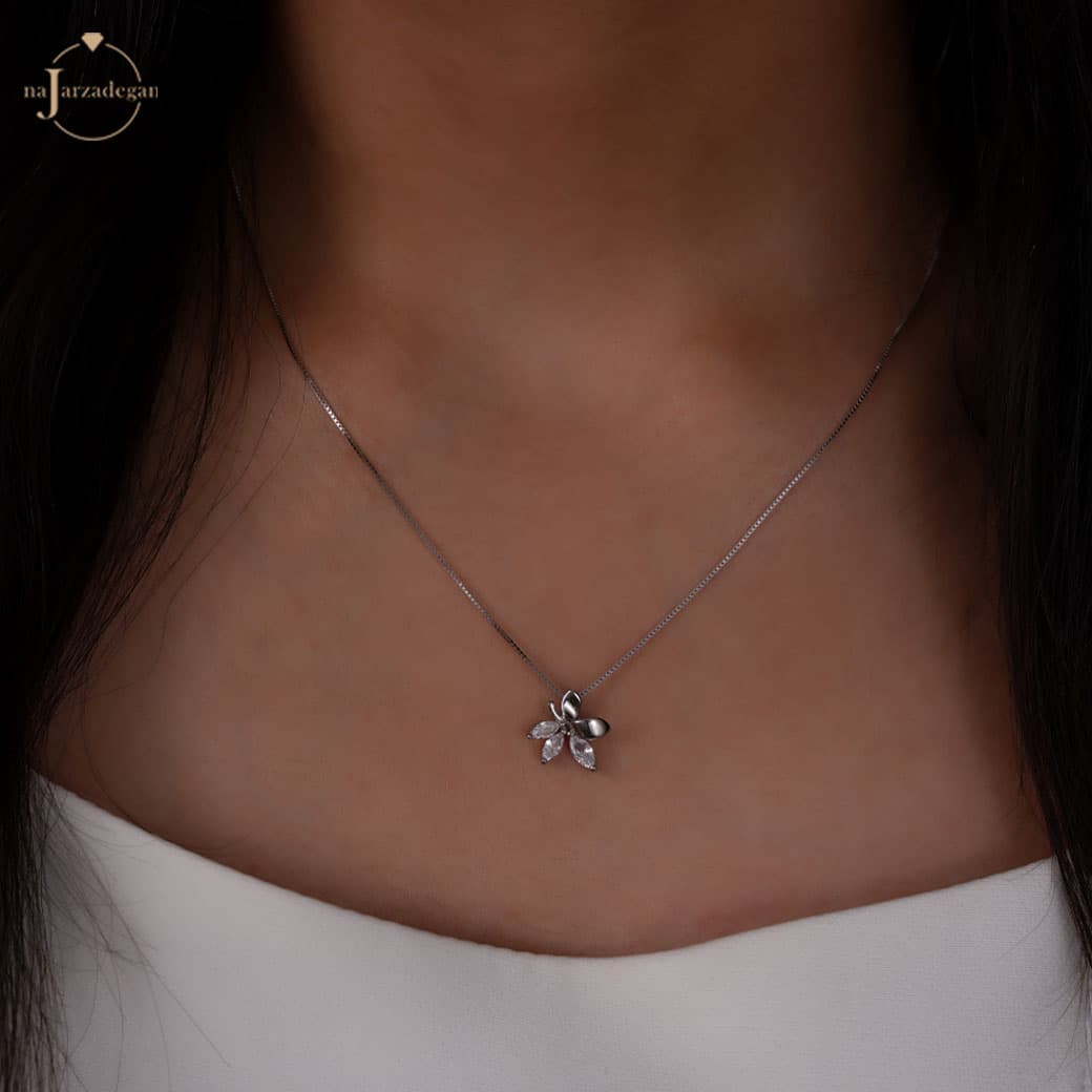 گردنبند نقره زنانه گلبرگ باترفلای نگین دار عیار 925 کد 1793