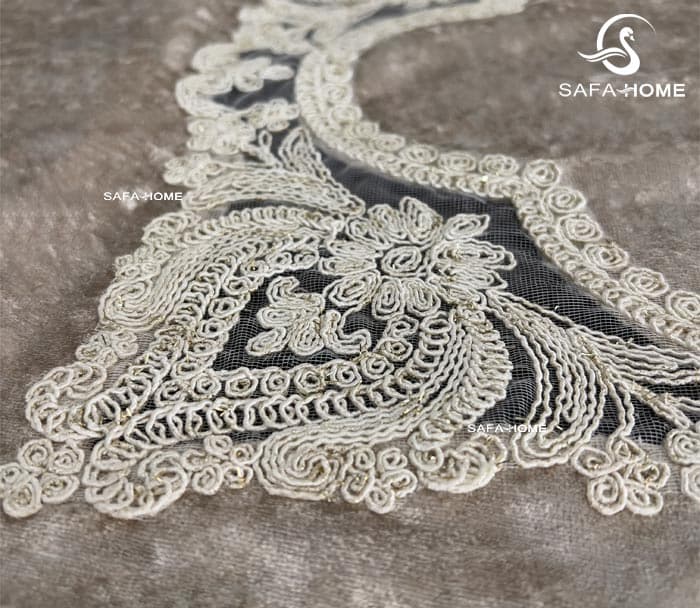 رومیزی دانتل مخمل 5 تکه طوسی طرح نارمیا — تصویر ۵