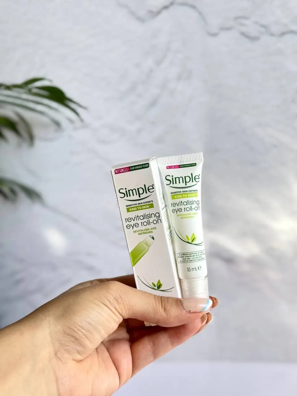کرم دورچشم سیمپل SIMPLE REVITALISING EYE ROLL-ON — تصویر ۵