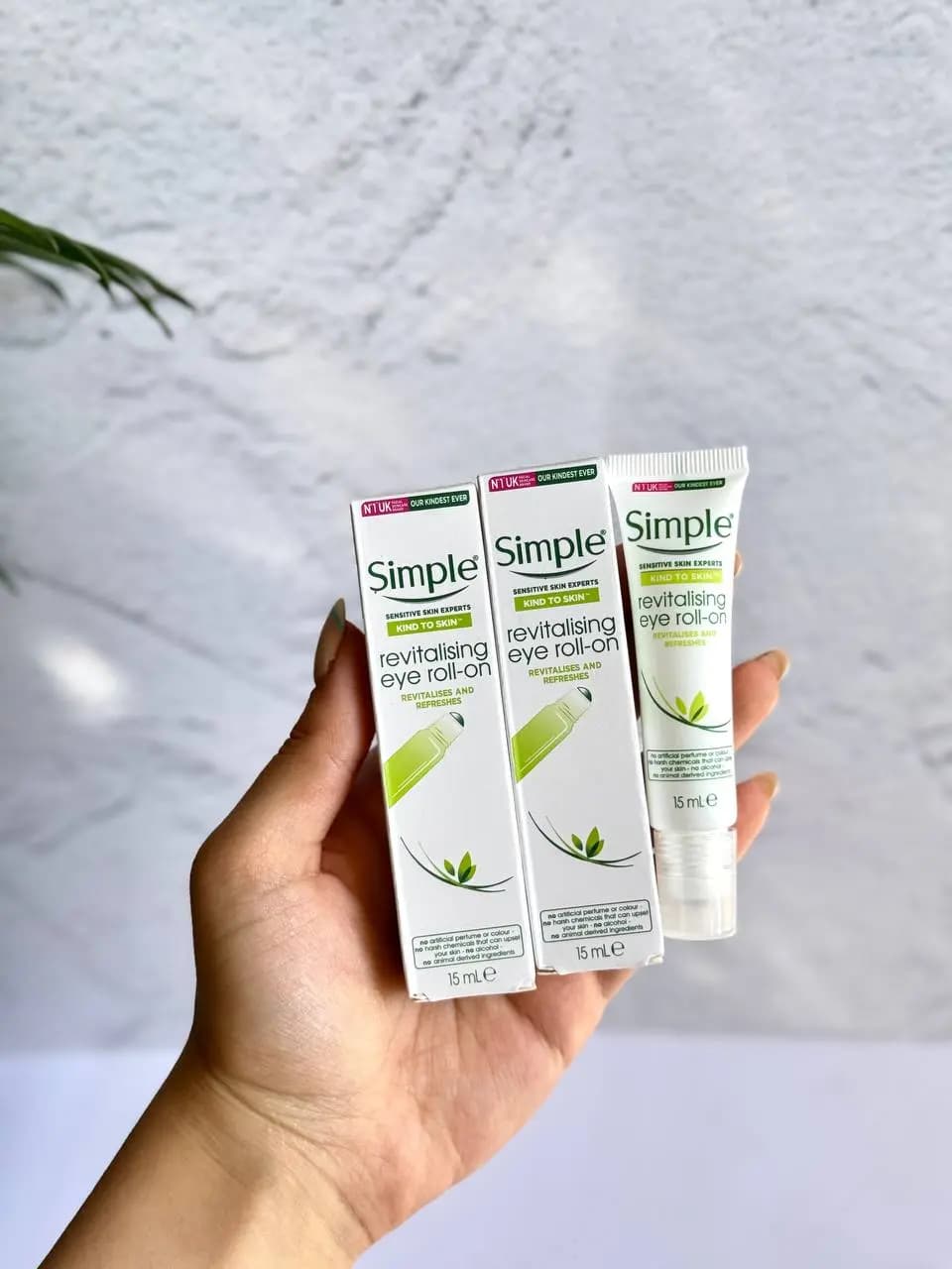 کرم دورچشم سیمپل SIMPLE REVITALISING EYE ROLL-ON — تصویر ۶