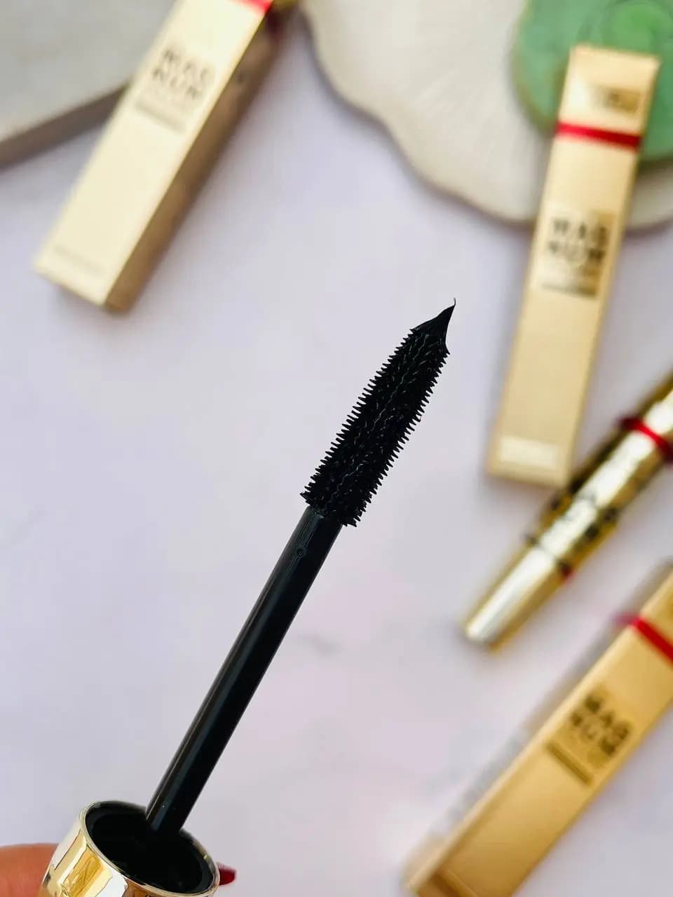 ریمل کویین طلایی حجم دهنده و بلند کننده مژه بدون حساسیت — تصویر ۶