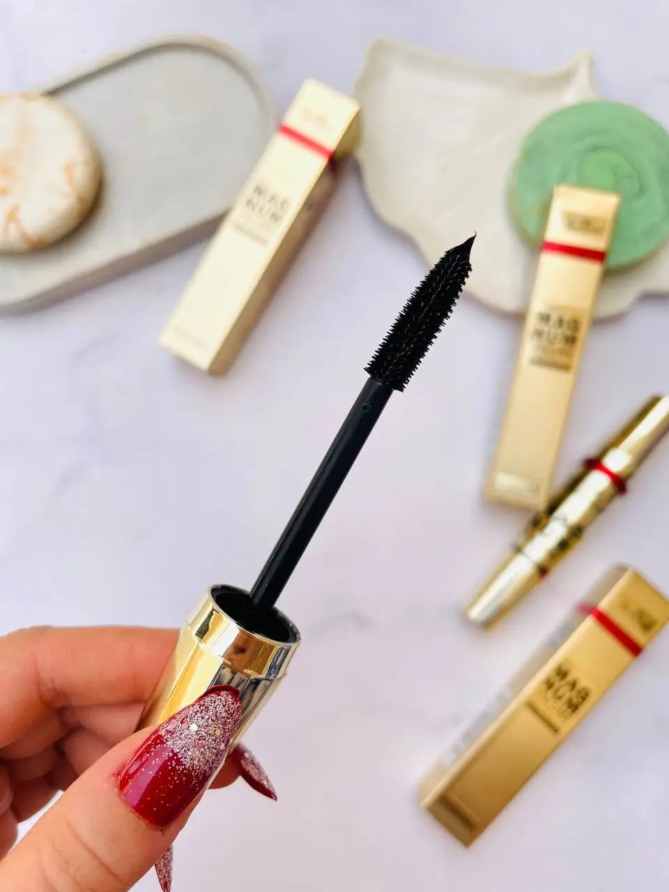 ریمل کویین طلایی حجم دهنده و بلند کننده مژه بدون حساسیت — تصویر ۲