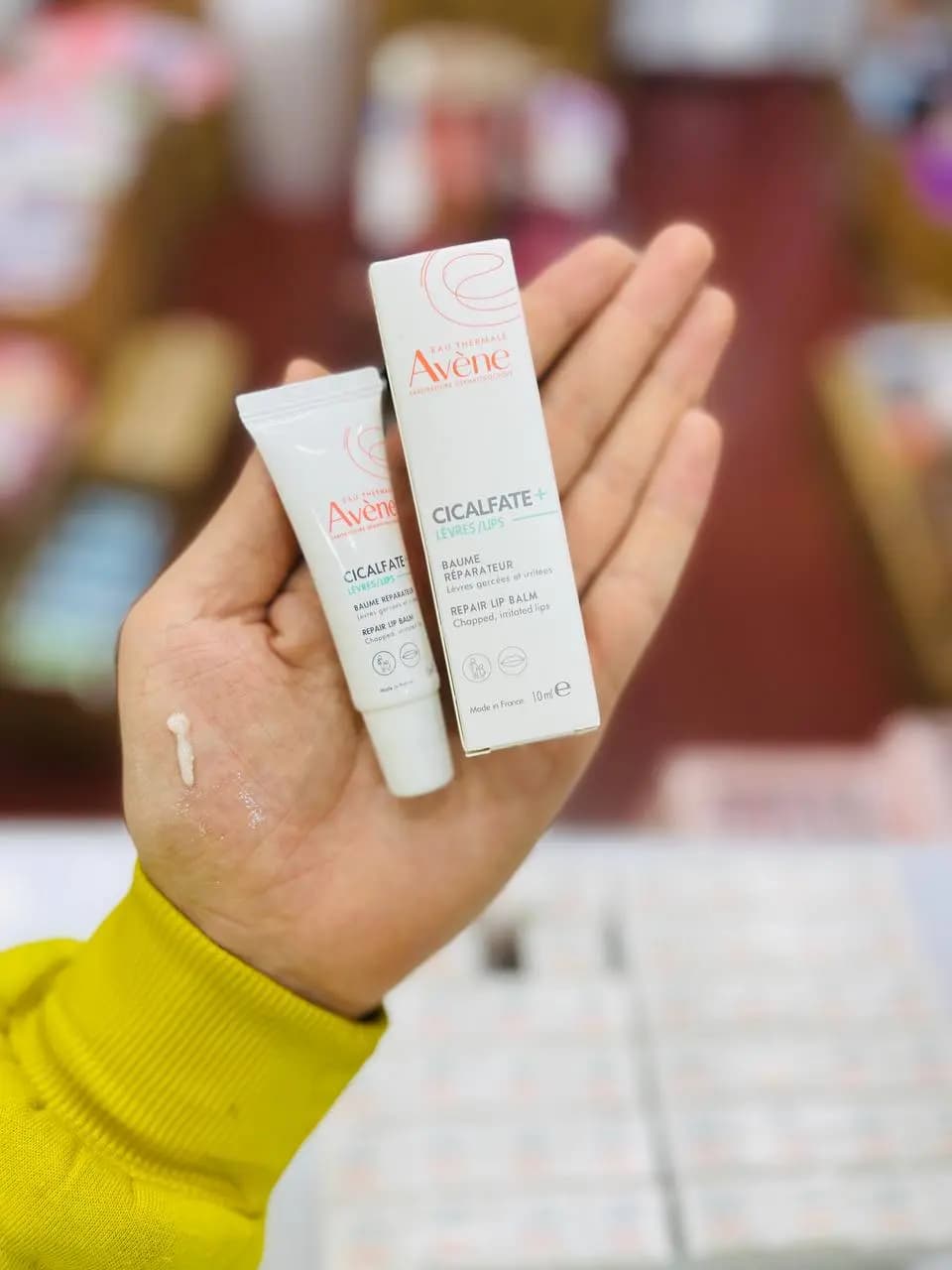 بالم لب ترمیم کننده سیکالفیت اون Avène Cicalfate LIPS Restorative Lip Cream