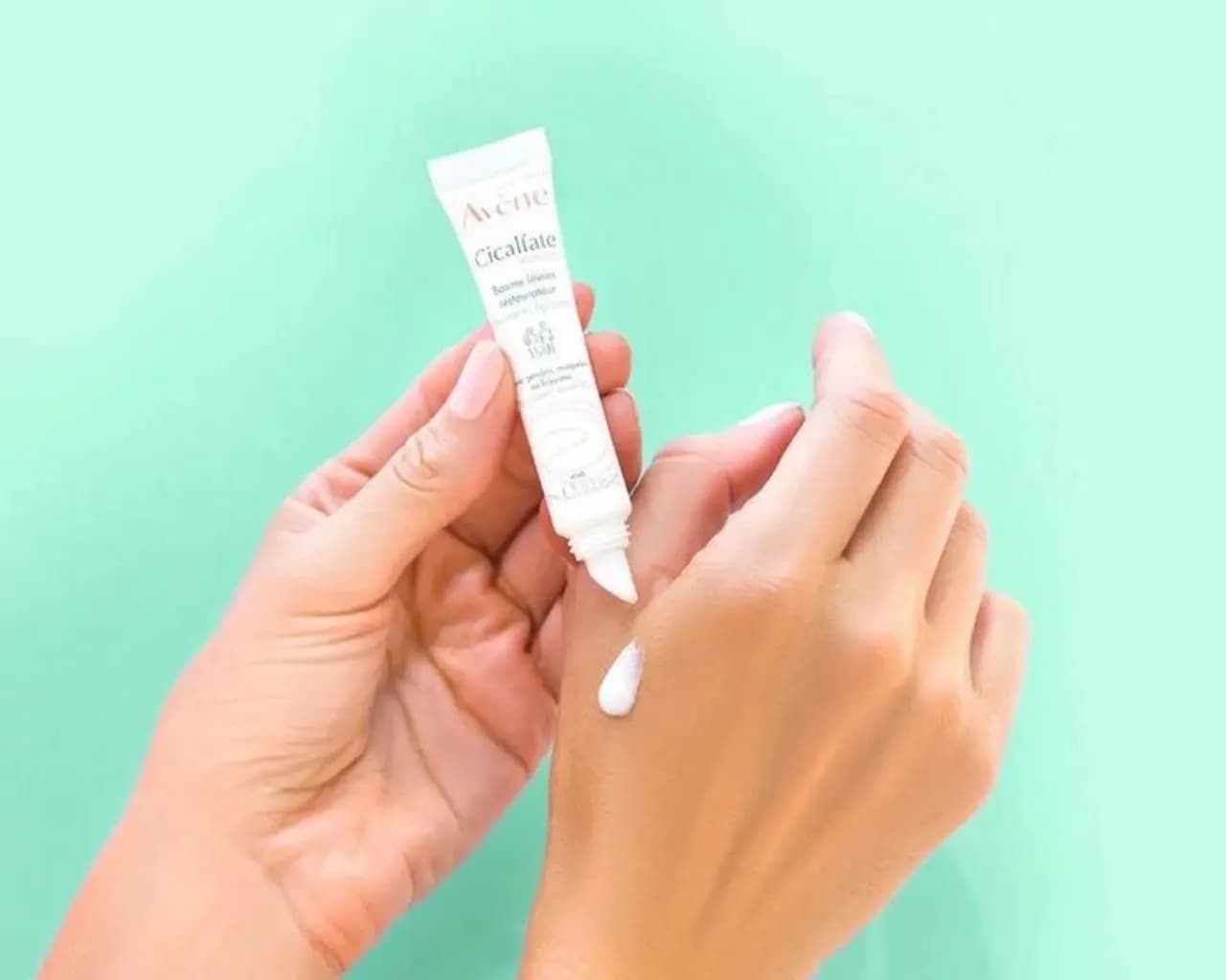 بالم لب ترمیم کننده سیکالفیت اون Avène Cicalfate LIPS Restorative Lip Cream — تصویر ۶