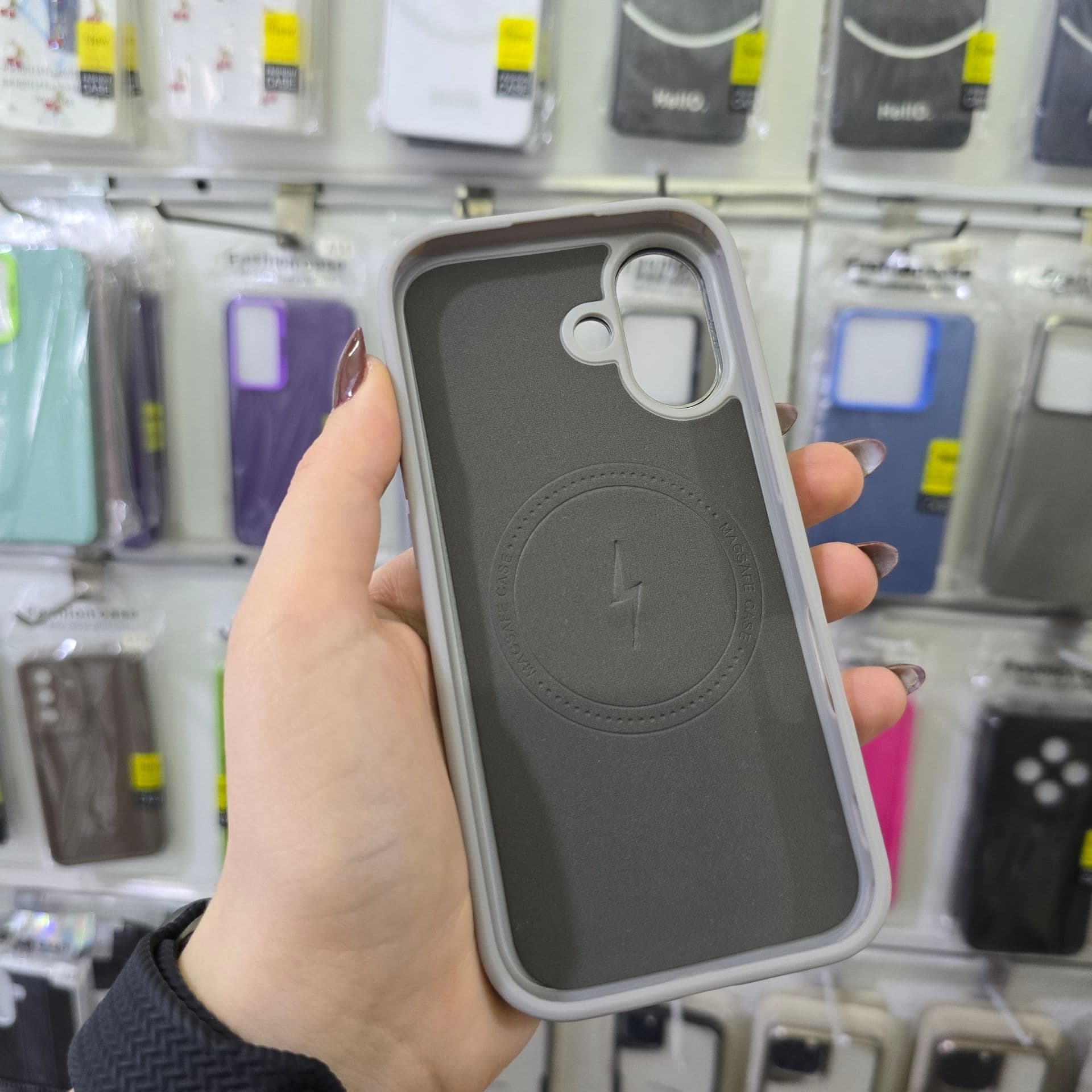 قاب گوشی iPhone 17 مدل مگ سیف دار کلاسیک — تصویر ۵