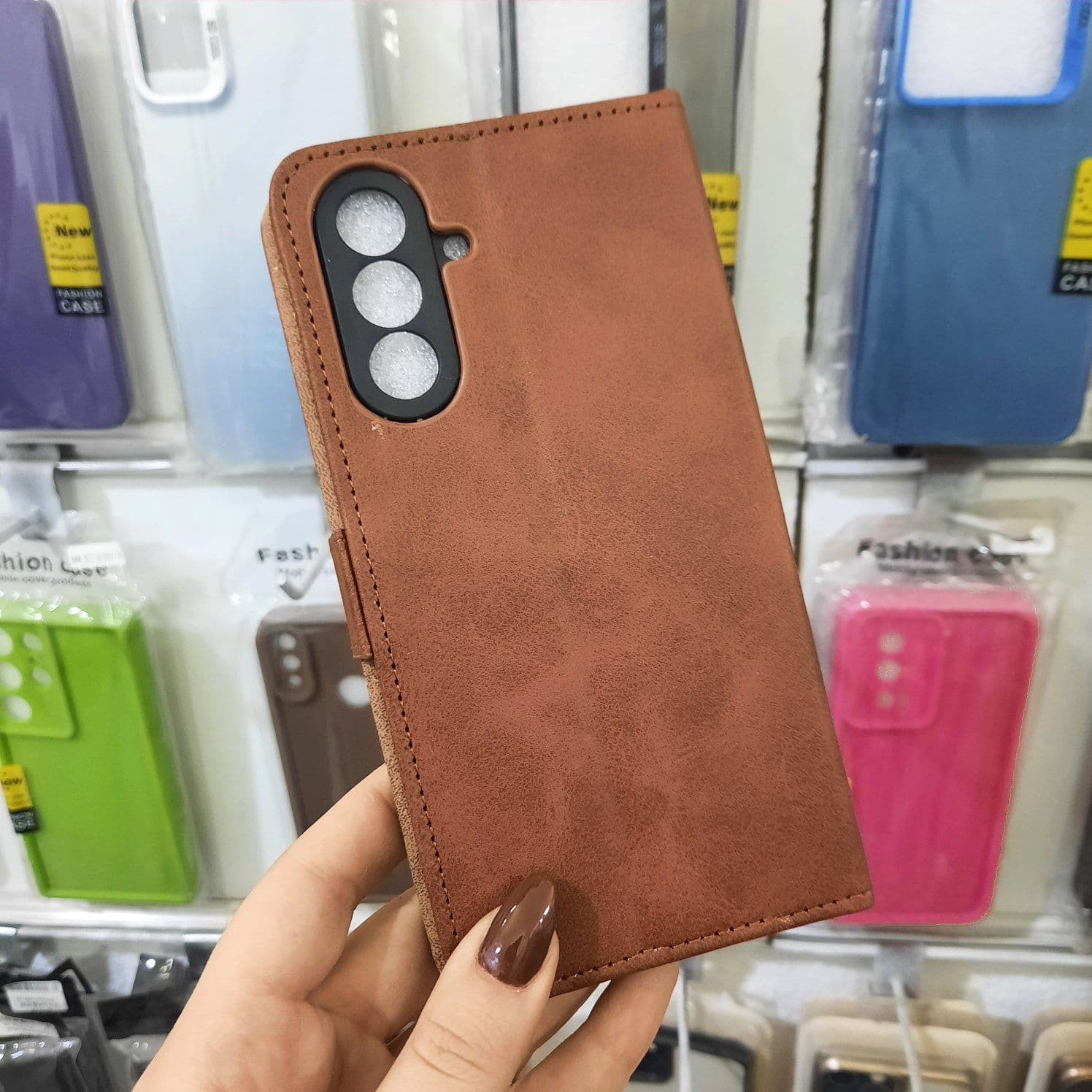 قاب کلاسوری Samsung Galaxy A17 طرح چرم — تصویر ۲