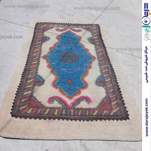 نمدفرش زمینه روشن