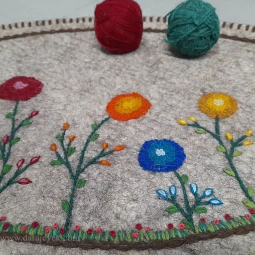 نمد گلدوزی شده بیضی 50*80 — تصویر ۴
