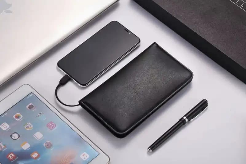 کیف پول پاوربانک دار چرمی با قابلیت شارژ کابلی و شارژ بیسیم