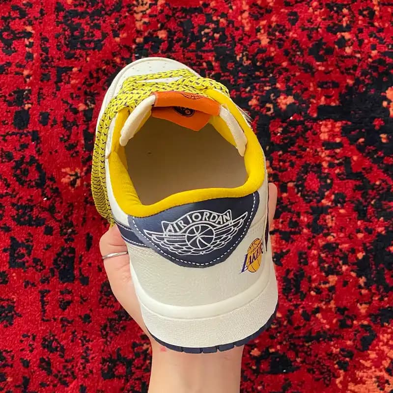 جردن ترویس لیکرز کرم آبی زرد — تصویر ۵
