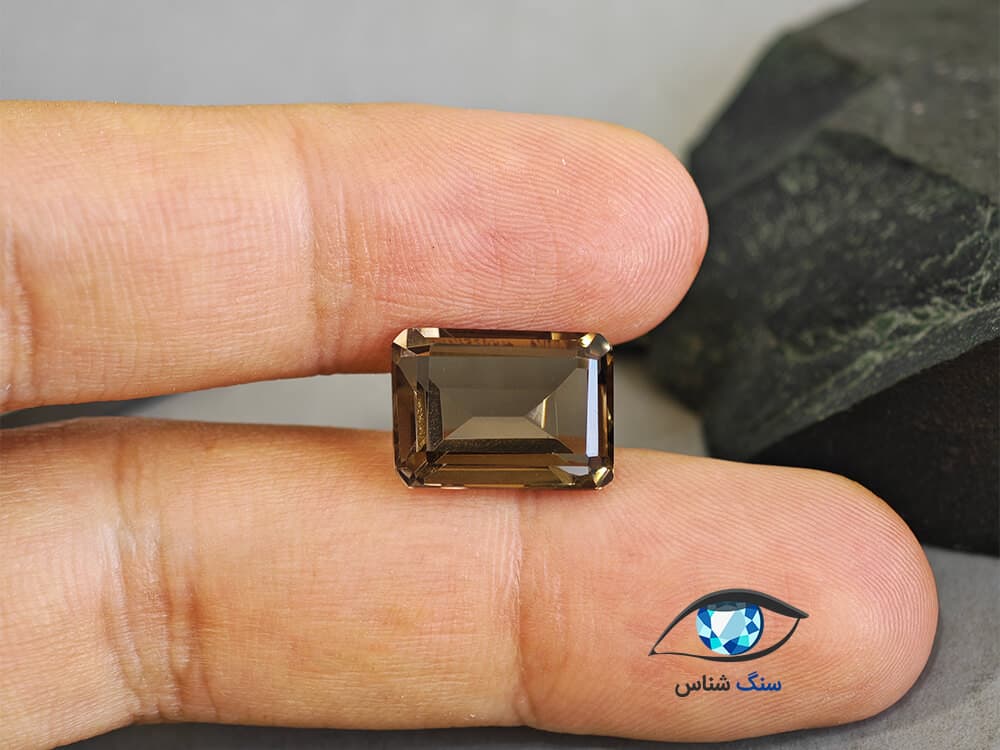 سنگ کوارتز دودی تراش امرالد 8 قیراط — تصویر ۶