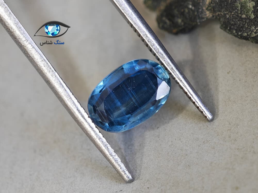 سنگ کیانیت آبی طبیعی 1.8 قیراط — تصویر ۳