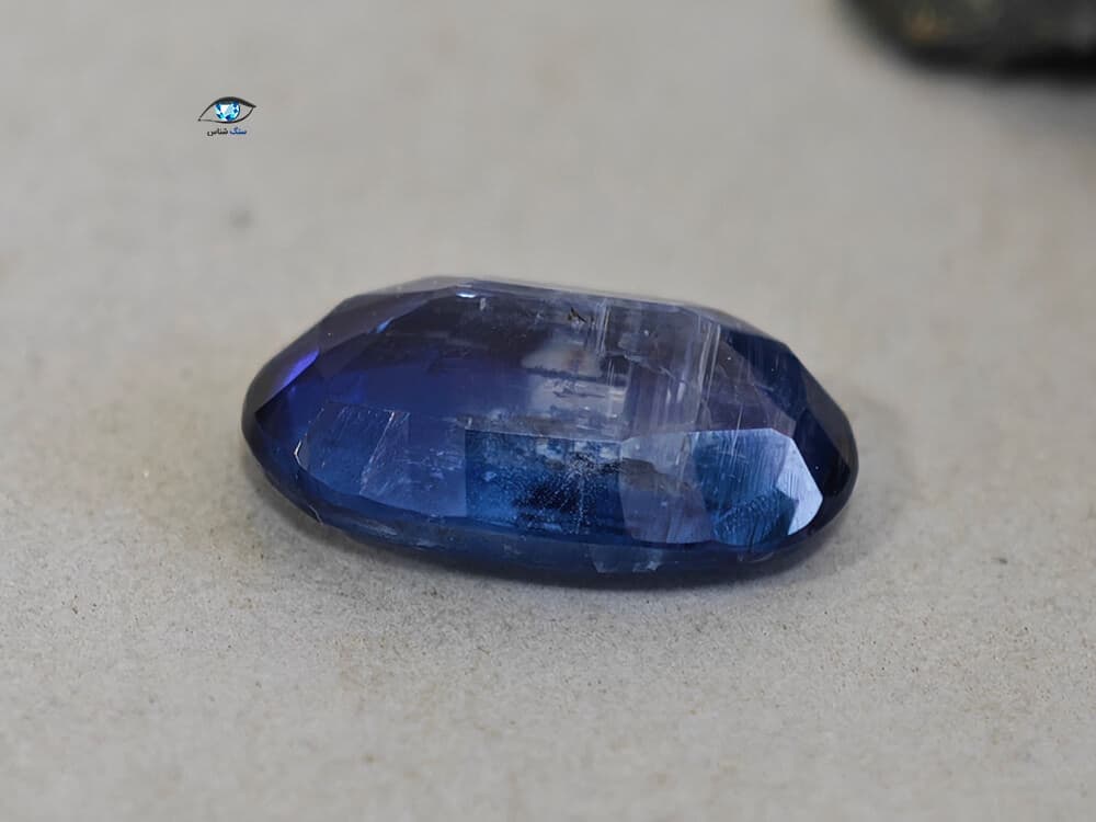 سنگ کیانیت آبی بیضی 2 قیراط — تصویر ۳
