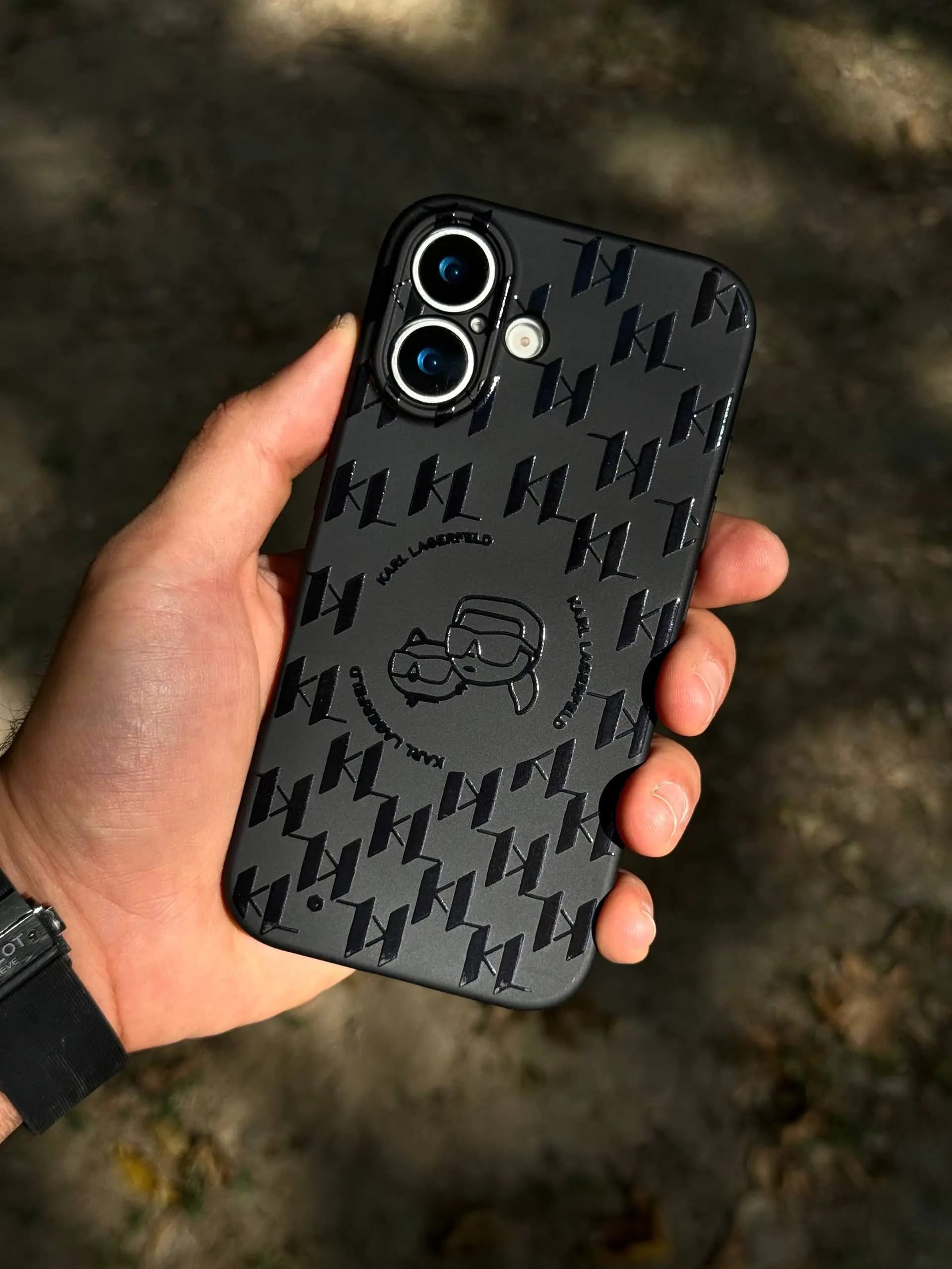 قاب گوشی مدل BLACK KARL PATTERN — تصویر ۲