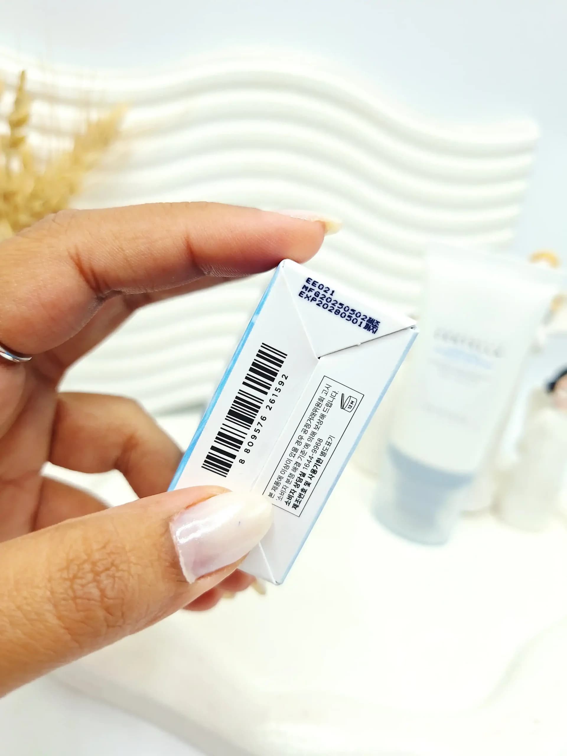 کرم ضد آفتاب بی رنگ اسکین 1004 سنتلا مدل ماداگاسکار SPF50 مناسب انواع پوست حجم 50 میلی لیتر — تصویر ۶