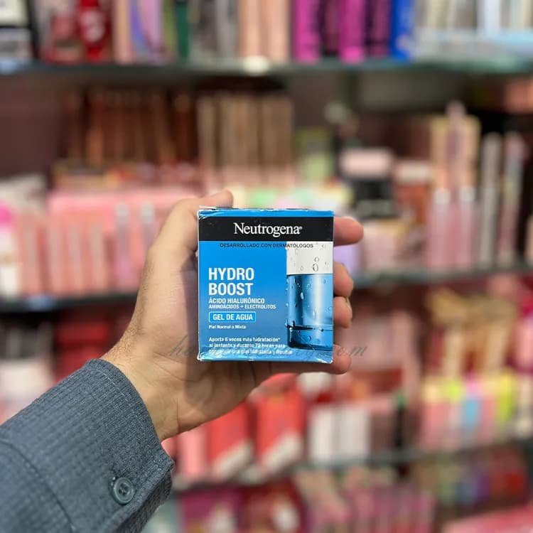 ژل آبرسان Hydro Boost با بافت سبک و جذب سریع — تصویر ۳