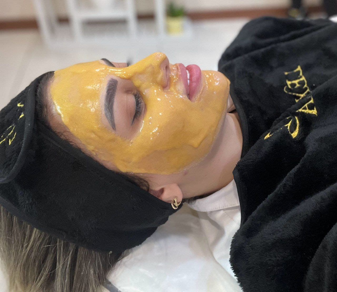 ماسک هیدروژلی طلا 24K برند premier beauty face — تصویر ۷