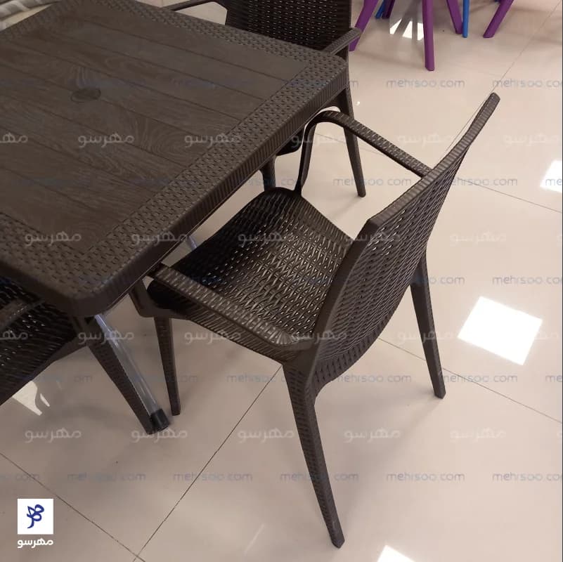 میز تاشو و صندلی پلیمری حصیری (4 نفره) — تصویر ۳
