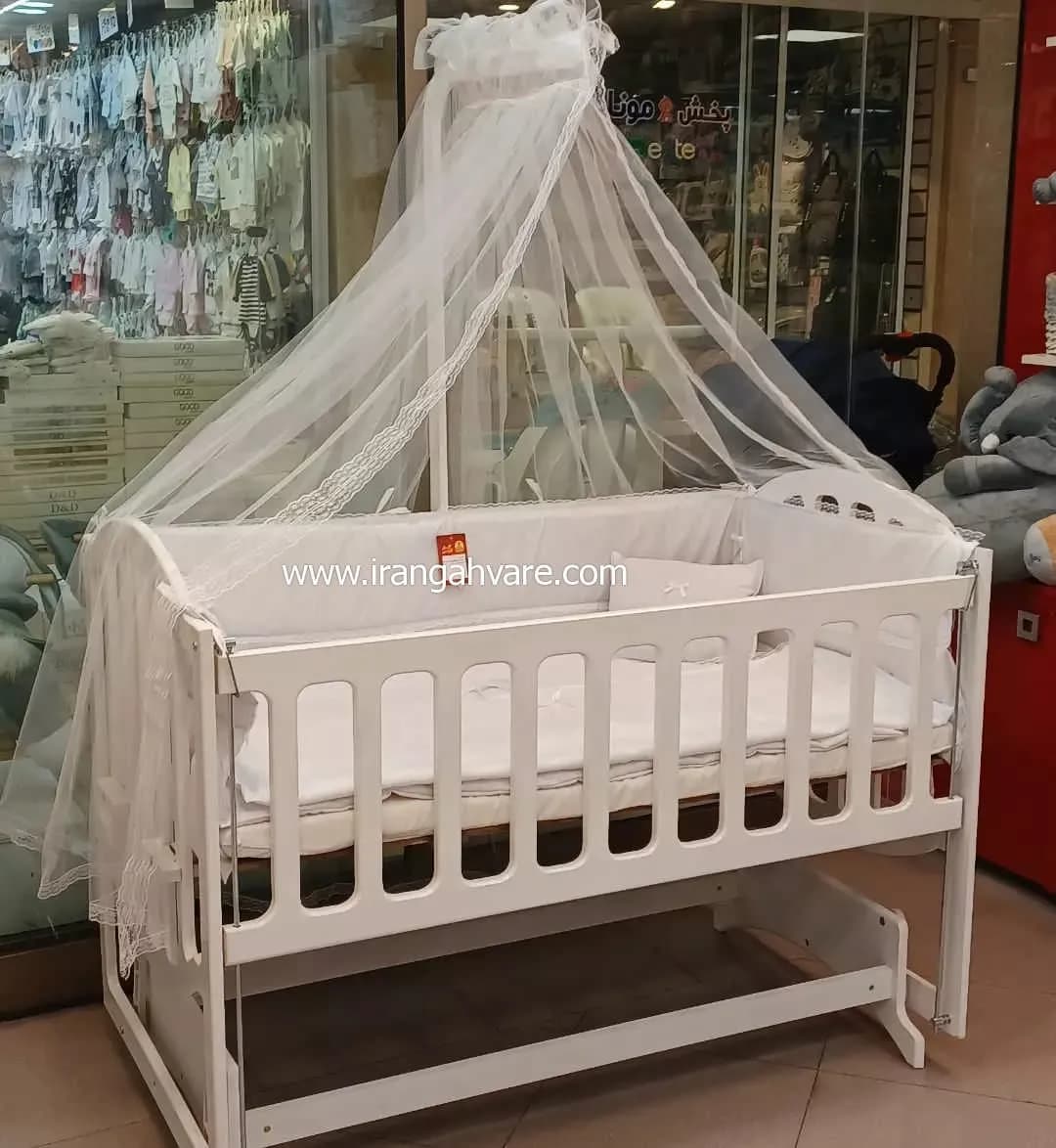 تخت و گهواره کنار مادر ام دی اف — تصویر ۹