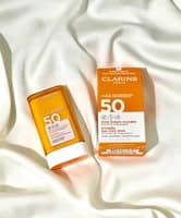 ضدآفتاب استیکی بی رنگ SPF50 کللارنس — تصویر ۴