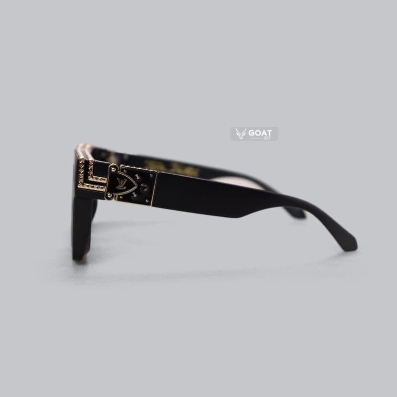 عینک آفتابی دخترانه فریم مربعی نگین دار louis vuitton مشکی طلایی — تصویر ۵