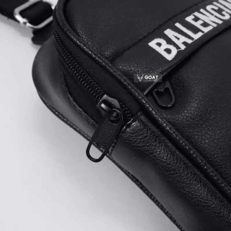 بادی بگ مشکی چرم مستطیلی بالنسیاگا |UNISEX — تصویر ۴