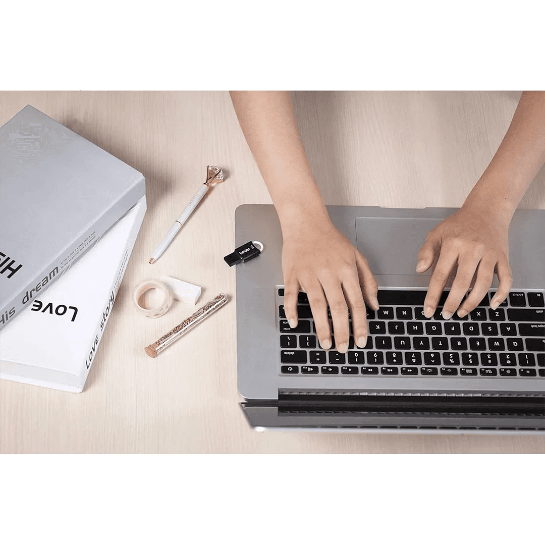 فلش مموری لکسار مدل JumpDrive V40 ظرفیت 128 گیگابایت USB 2.0 — تصویر ۵