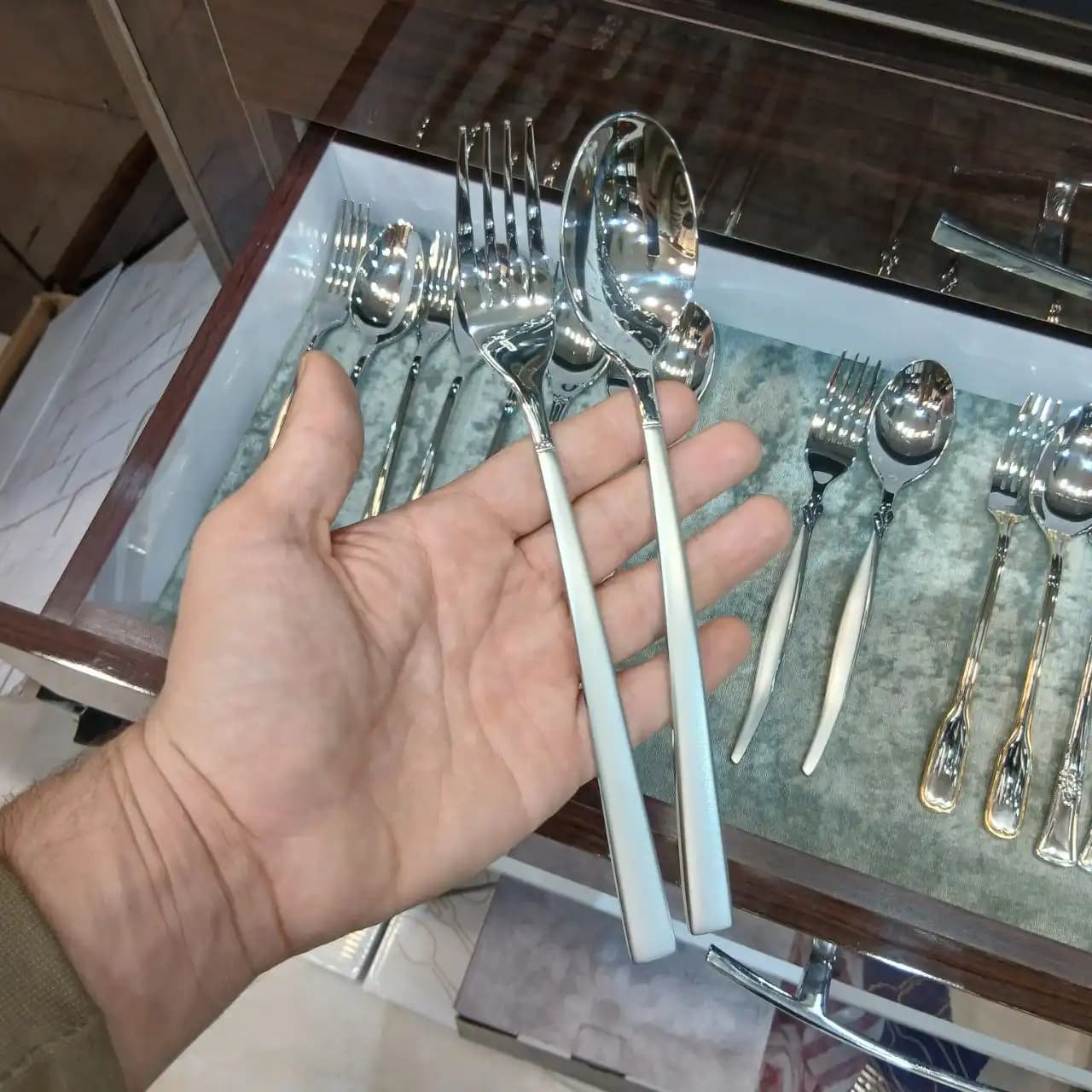 سرویس قاشق چنگال 18 نفره اس جی مدل 242s — تصویر ۲