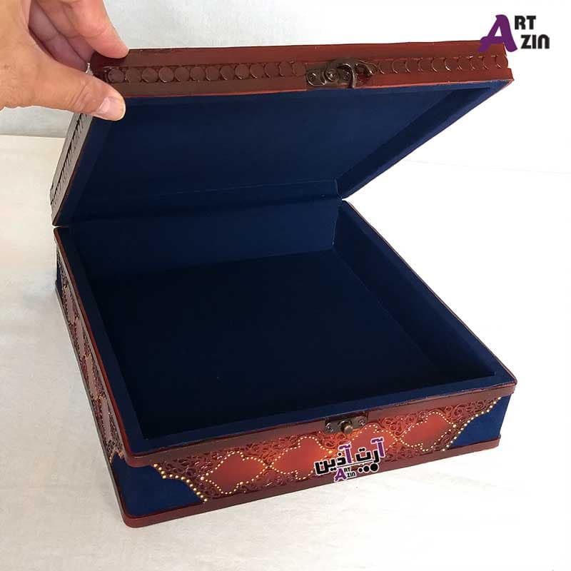 جعبه دمنوش و تی بگ چوبی 25*25 سانتی با چرم طبیعی و نقاشی کد: 828 — تصویر ۶