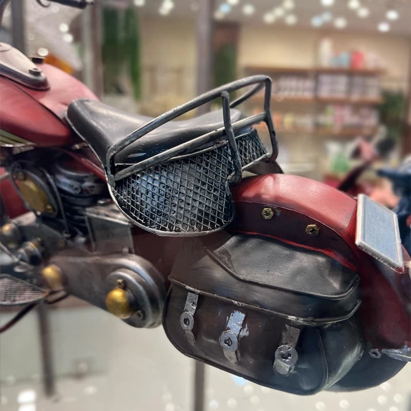 دکوری موتور هارلی قرمز دست ساز — تصویر ۳