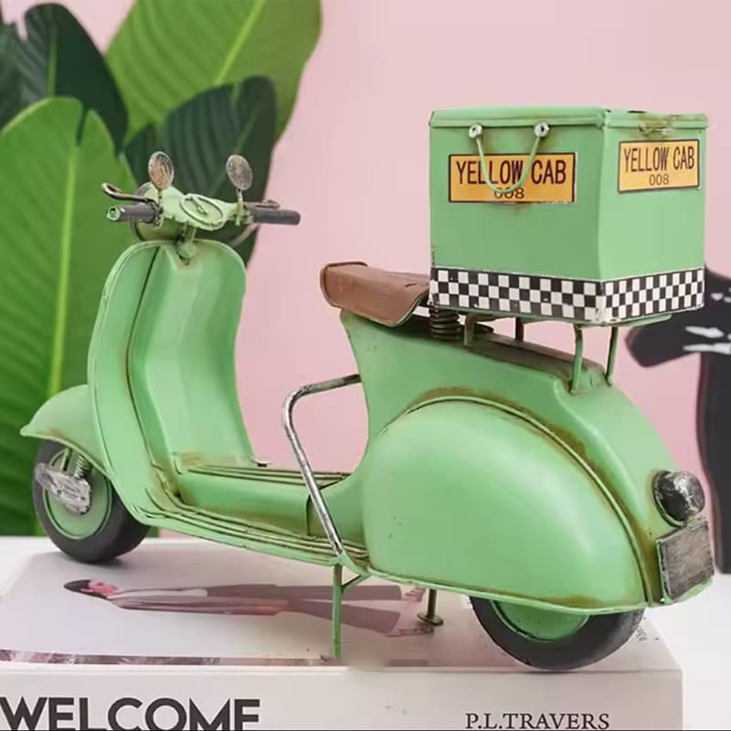 دکوری موتور وسپا فلزی سبز باکسدار مدل Yellow Cab — تصویر ۴