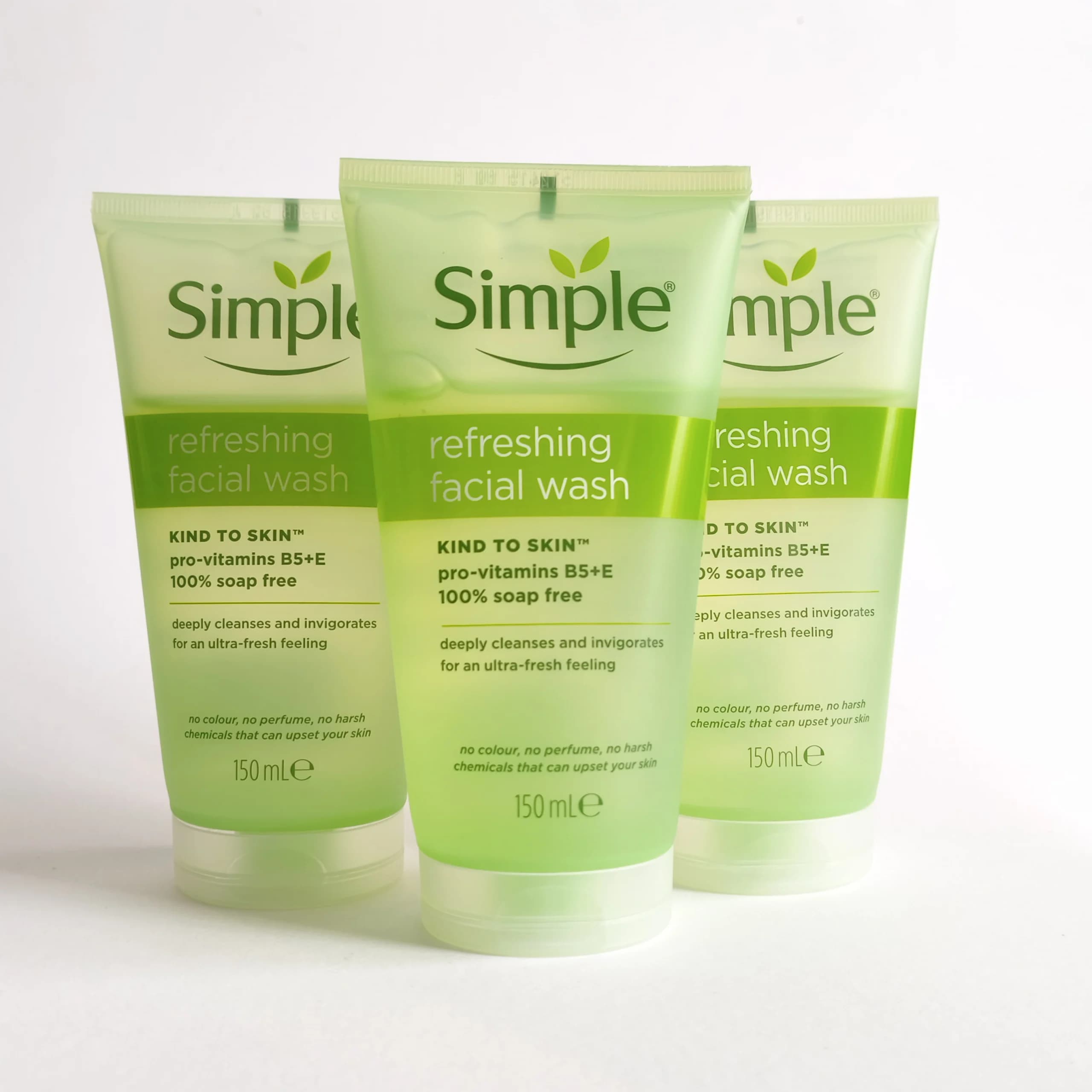 ژل شستشوی صورت سیمپل مدل refreshing facial wash 150ml (simple)