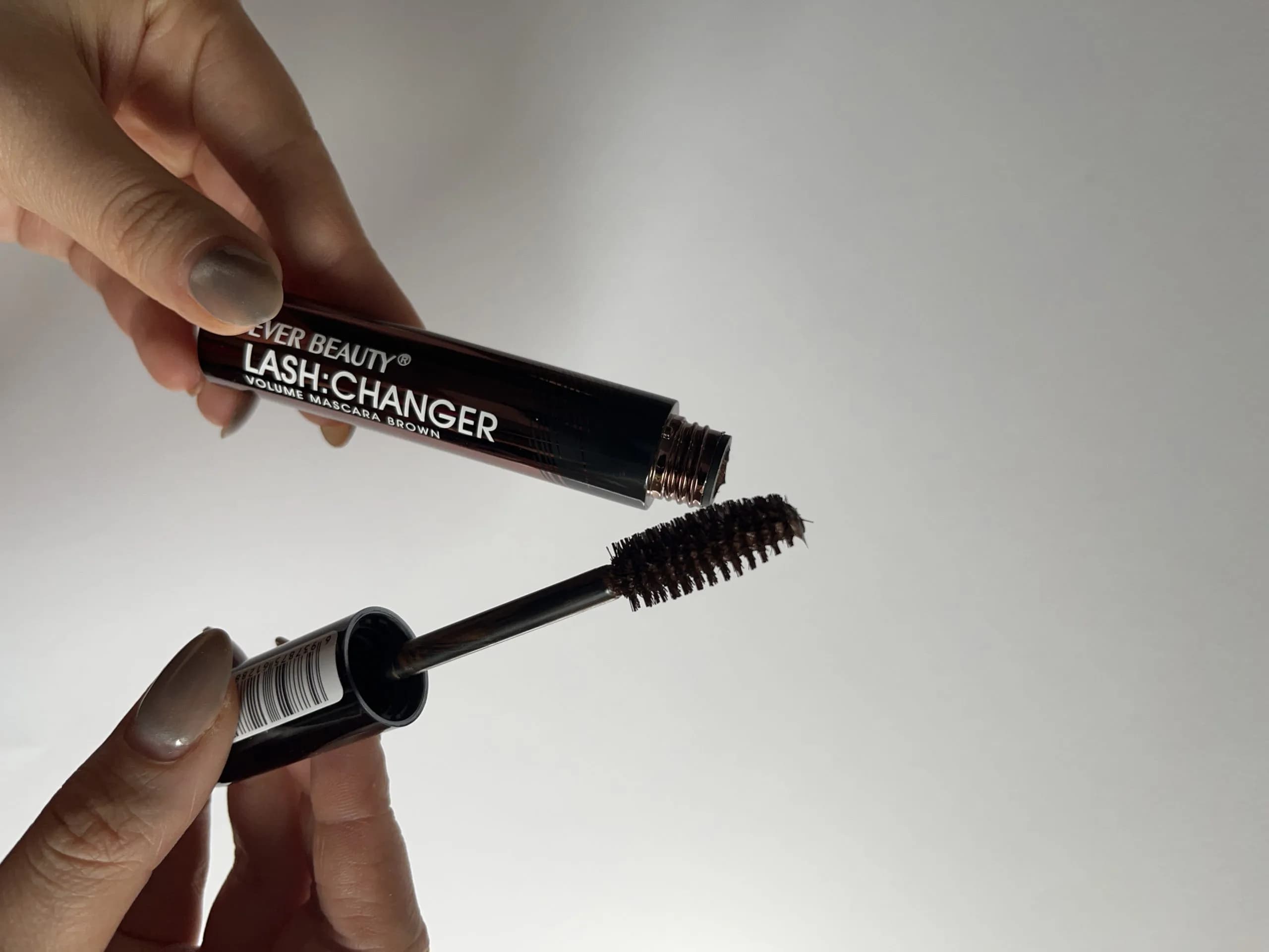 ریمل قهوه ای حجم دهنده اور بیوتی (ever beauty) — تصویر ۲